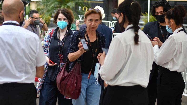 covid potrdilo francija epidemija