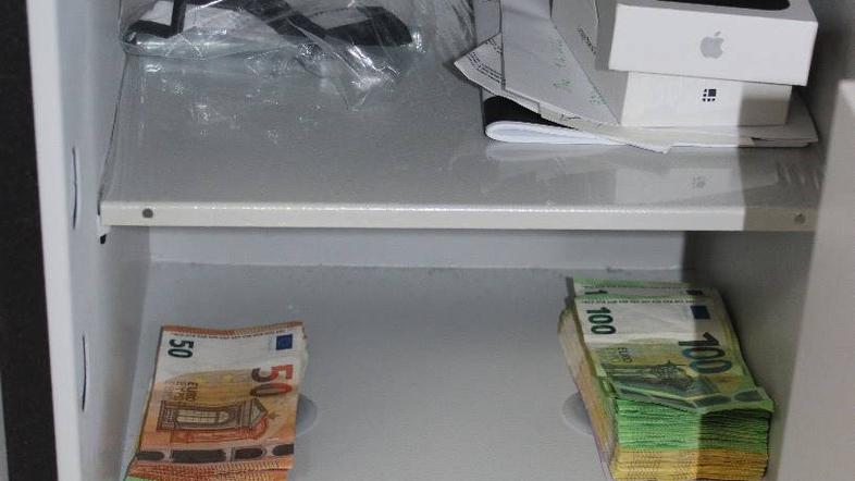 hišna preiskava zaseg droge in denarja