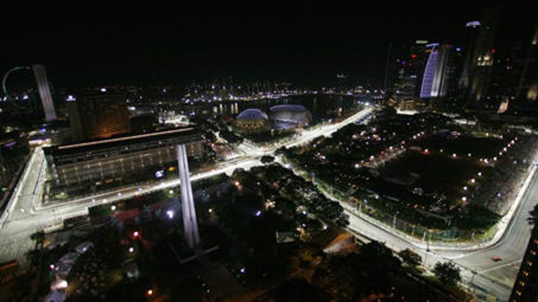 Takšnih posnetkov formule 1 še ni doživela. Singapur gre v zgodovino!