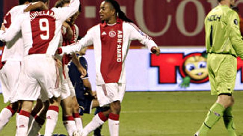 Slavje nogometašev Ajaxa po zmagovitem zadetku v Zagrebu.