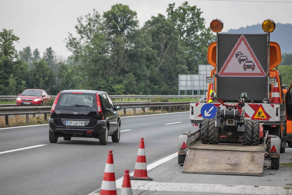 DARS kolona vrsta tabla | Avtor: Saša Despot