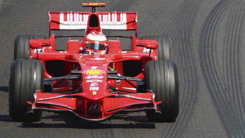 Kimi Räikkönen (Ferrari) je letos dvakrat zmagal, bil dvakrat drugi, a tudi dvak