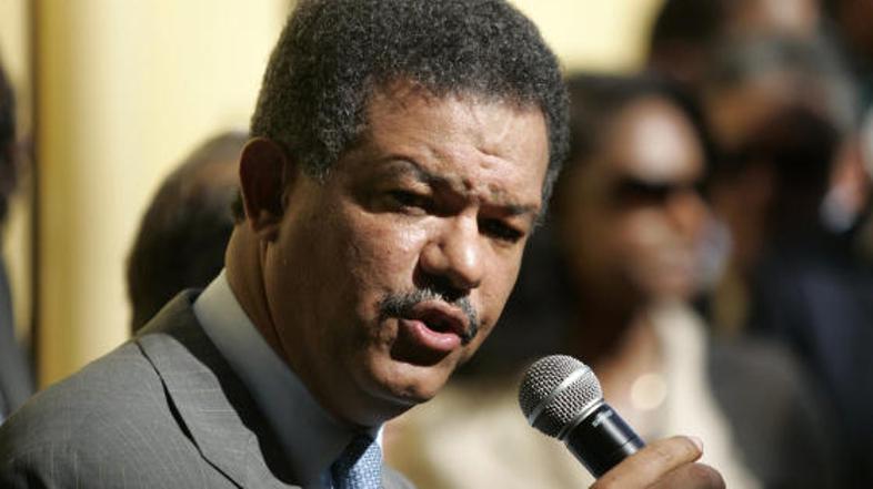 Fernandez ostaja na predsedniškem položaju.