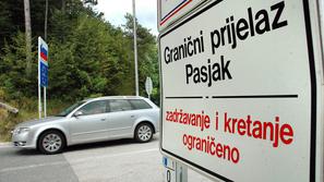 Ker jim na Pasjaku niso dovolili prehoda, je morala skupina Slovencev na drugi p