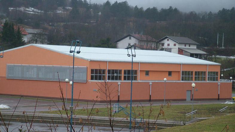 Elektrika, ki bi jo proizvedli s sončno elektrarno na športni dvorani Skala s po