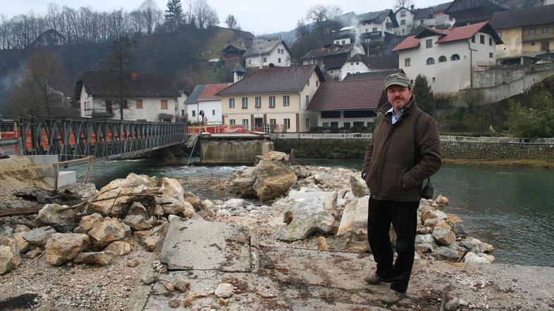 Gradnja novega mostu čez Krko naj bi stekla danes in se v najboljšem primeru kon