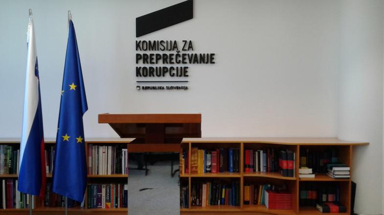 razno 29.11.13. izpraznjene kpk, foto: zurnal24