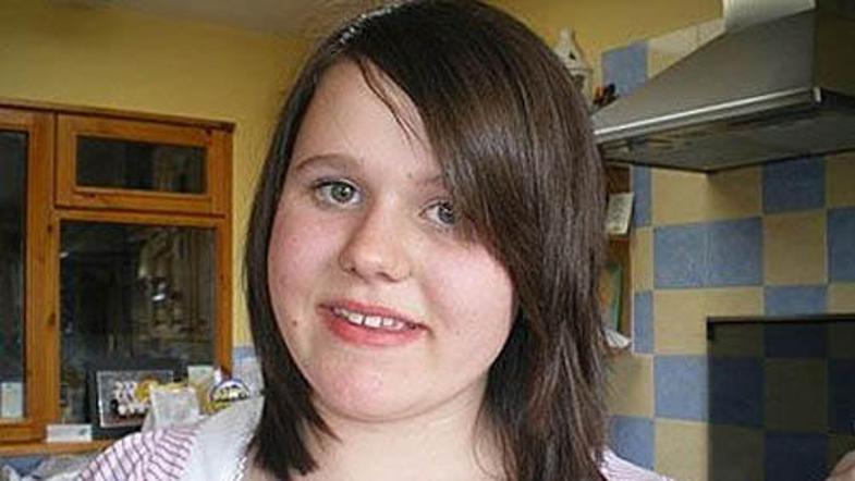 Cepljenje deklic proti HPV se bo v Veliki Britaniji od ponedeljka znova nemoteno