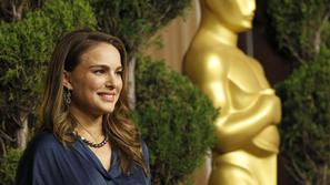 Igralka Natalie Portman, ki je igrala v “nesrečnem” filmu Črni labod, se poteguj