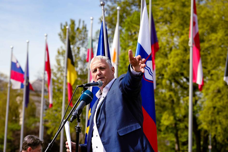 protikorupcijski shod, ki ga ob ustanovni seji DZ organizira Aleš Primc