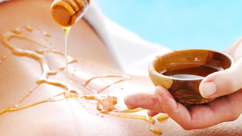 Ne samo za obraz, med je prava izbira za nego celega telesa. (Foto: Shutterstock