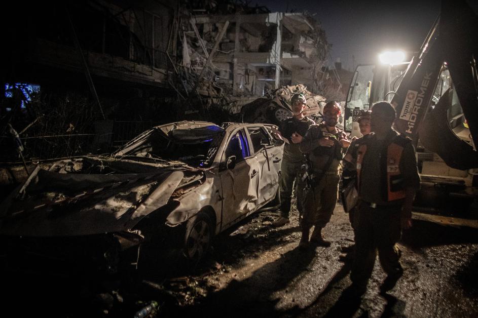 Posledice iranskih raketnih napadov v Izraelu