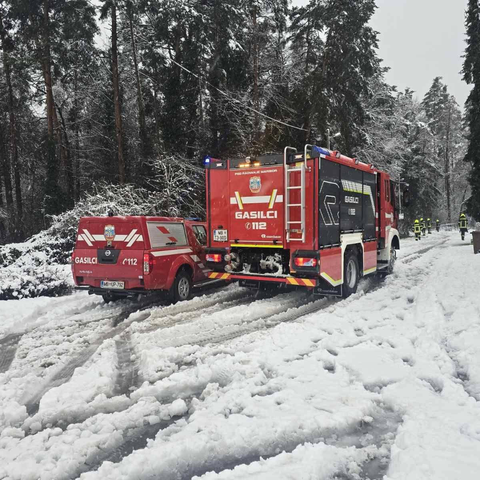 Posredovanje gasilcev zaradi snega