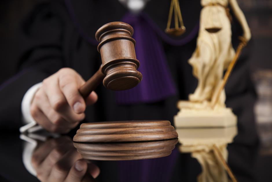 sodišče kladivo obsodba sodnik | Avtor: Profimedia