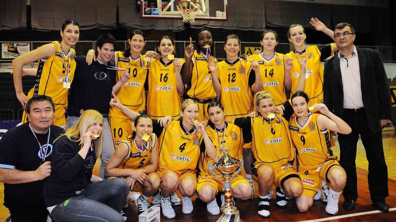 Kranjskogorske košarkarice bodo imele možnost, da se ekipi Merkurja (na fotograf