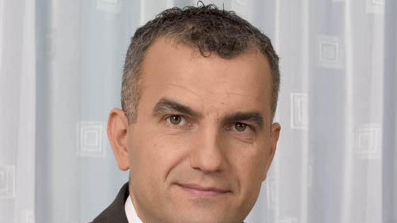 "Kljub dopustom smo uspeli zbrati 444 podpisov krajanov," pravi Gregor Strmčnik.