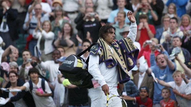 Rafael Nadal še naprej navdušuje ljubitelje tenisa v Wimbledonu.