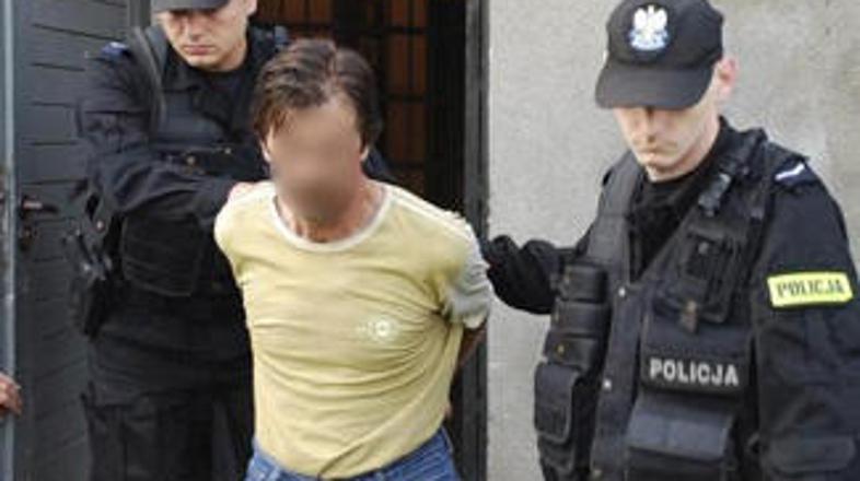 Poljaka so policisti aretirali minuli teden.