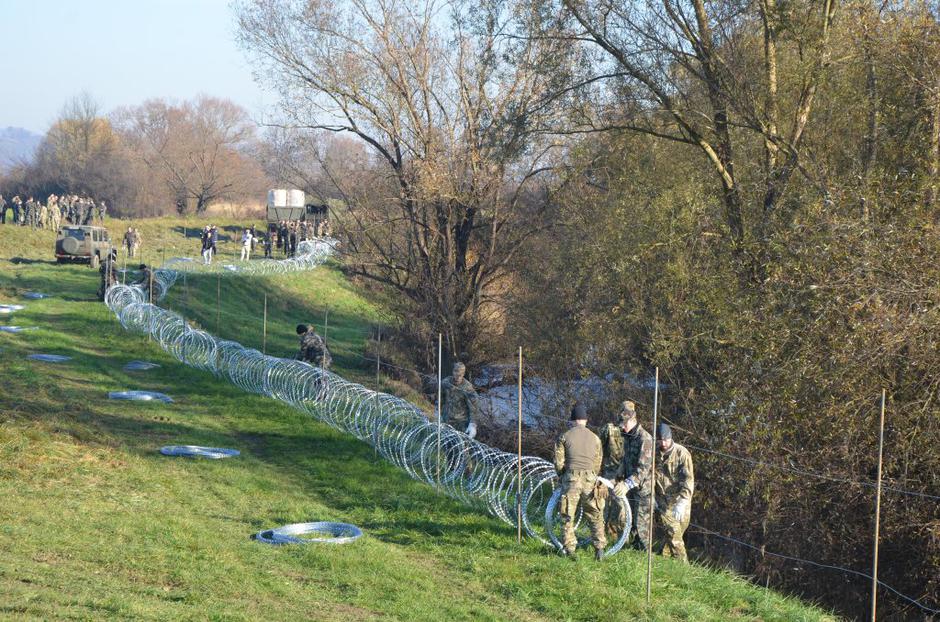 ograja meja dobova begunci | Avtor: Žurnal24 main
