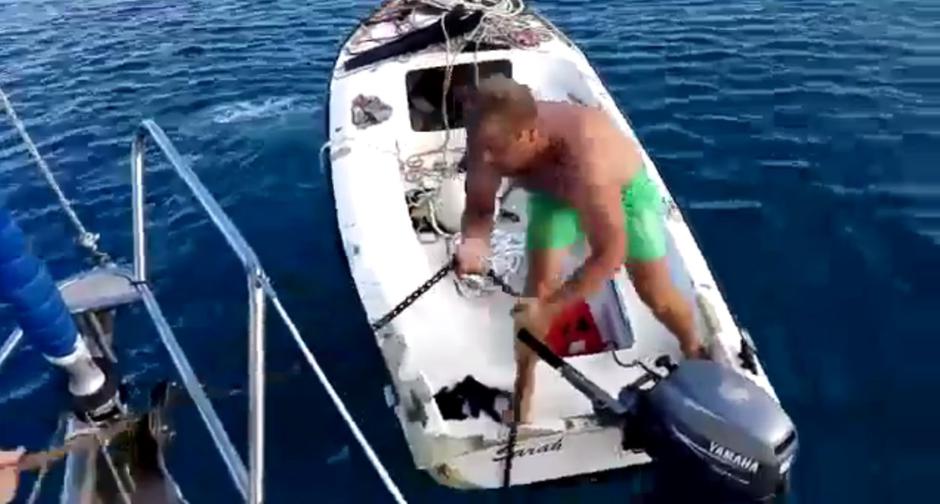 Koncesionar vleče jadrnico s sidrišča | Avtor: slika zaslona