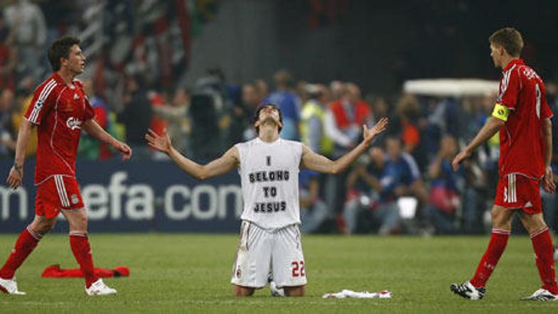Kaká (v sredini) bi si še kako želel združiti moči s Stevenom Gerrardom (desno).