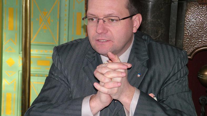 "Moje mnenje je, da bi bilo bolje, če bi podjetje ostalo v domačih rokah, ne vem