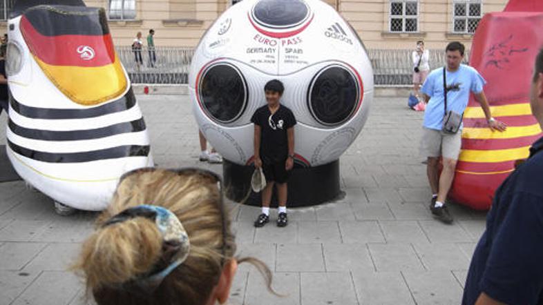 V nedeljo bo s finalno tekmo evropskega prvenstva padel zastor nad letošnjo nogo