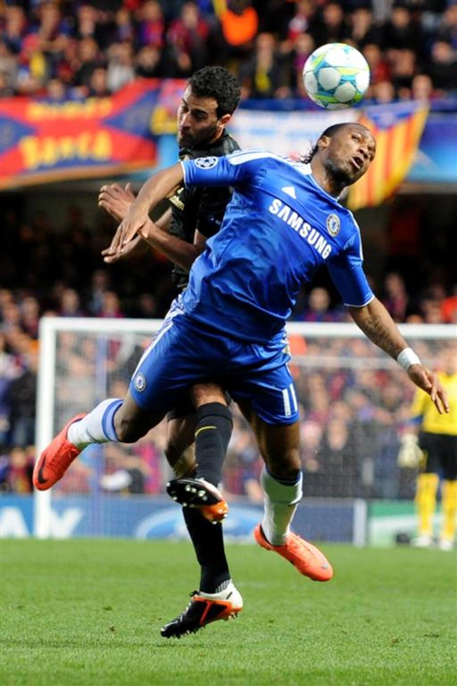 Busquets Drogba Chelsea Barcelona Liga prvakov polfinale prva tekma Stamford Bri | Avtor: EPA