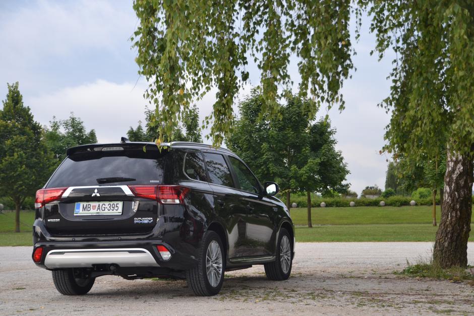 Mitsubishi outlander PHEV | Avtor: Gregor Prebil