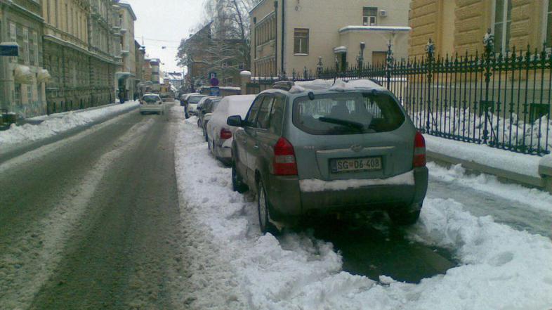 V četrtek zjutraj je bilo v središču mesta zelo težko najti očiščen plačljiv ali