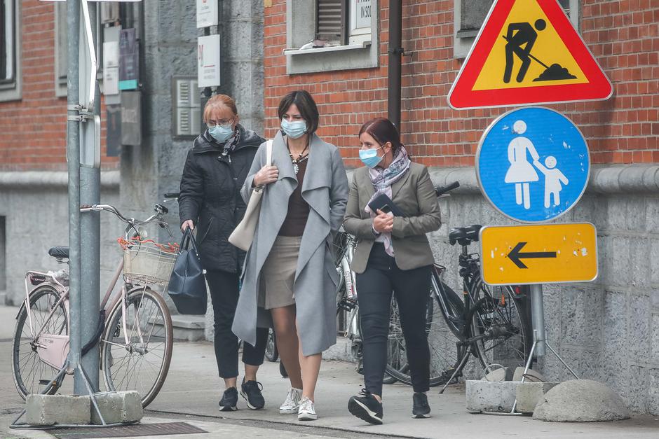 nošenje mask na prostem | Avtor: Saša Despot