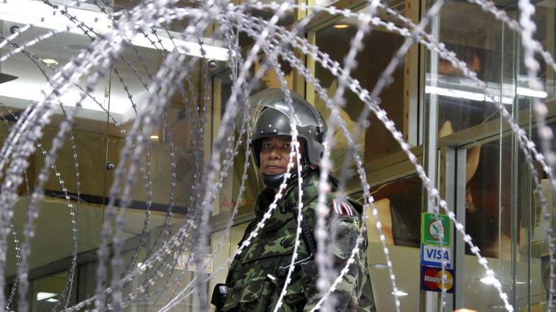 Bangkok protest vojska protestniki