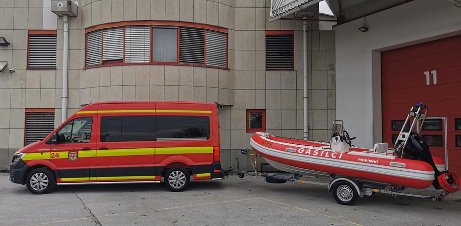 gasilsko vozilo, gasilci, Mestna občina Kranj | Avtor: MO Kranj