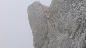 Zapora poti na Razor