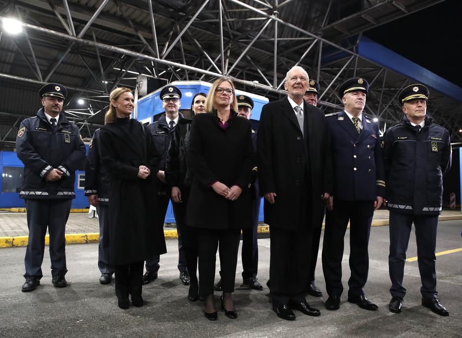 Davor Božinović Sanja Ajanović Hovnik Hrvaška Schengen meja mejni prehod | Avtor: Epa