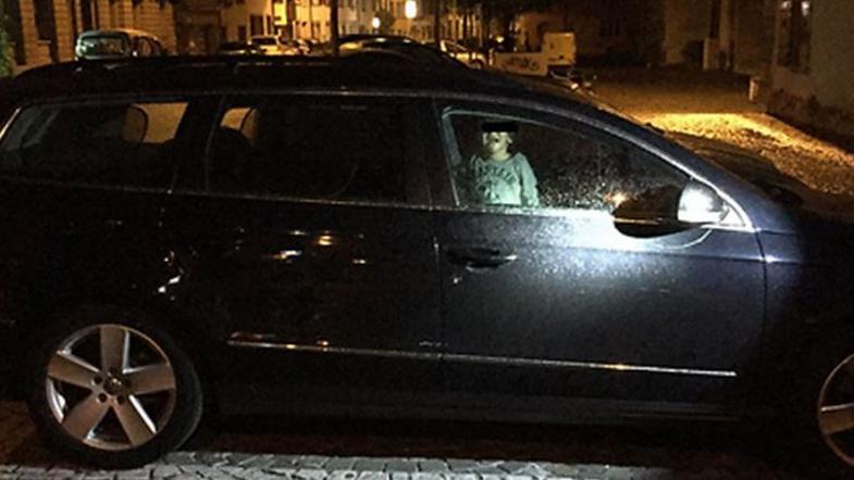 Otrok v zaklenjenem avtu