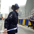 Bruseljski gasilci so zaradi požara izpraznili stavbo Evropske komisije.