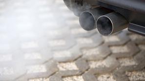 Razno 28.10.12, izpusni plin, izpuh, dim, avto, foto: shutterstock