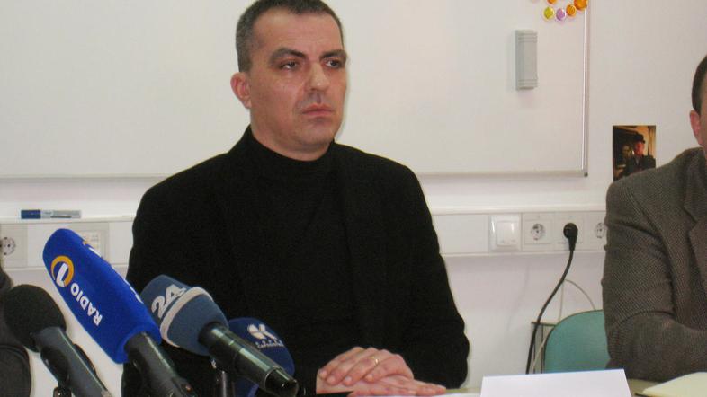 Osumljena sta dekleta pridobivala prek oglasov za delo promotork, plesalk ali va