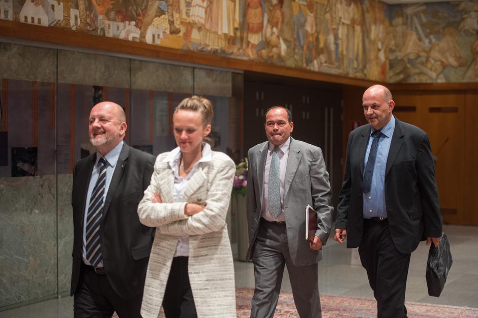 Zmago Jelinčič, Dušan Šiško, Jani Ivanuša in Lidija Ivanuša na prvi seji 8. državnega zbora Republike Slovenije | Avtor: Anže Petkovšek