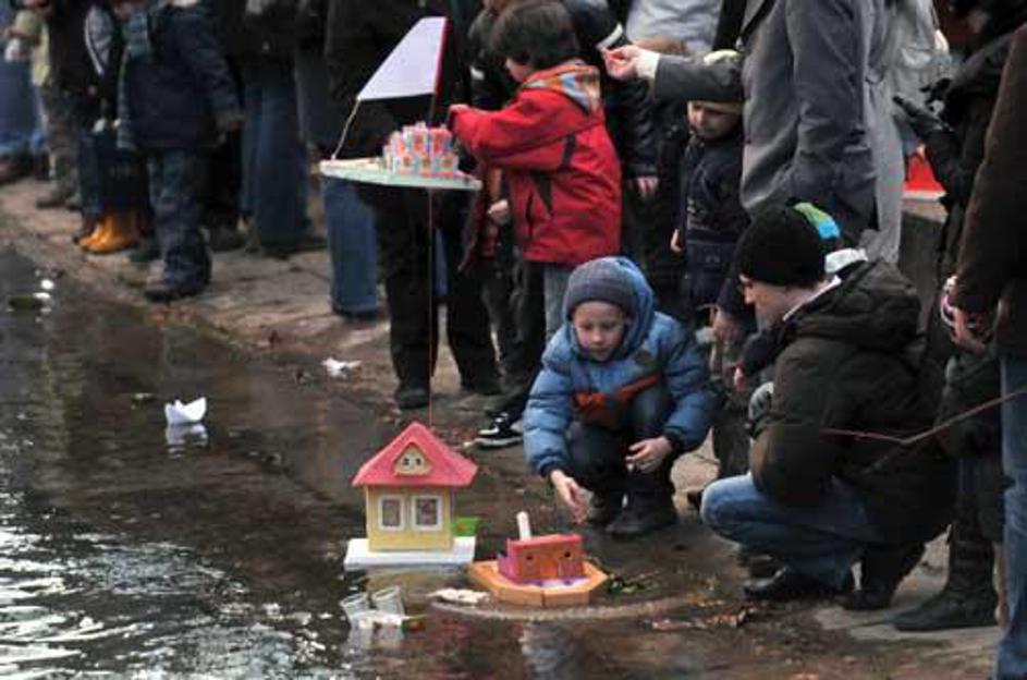 V svetlikanju lučk so zagotovo najbolj uživali otroci.