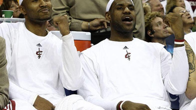 Mo Williams in LeBron James sta se večino drugega polčasa veselo zabavala.