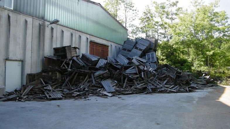 Čas in vandali so naredili svoje, država pa se za svoje premoženje do zdaj ni ka