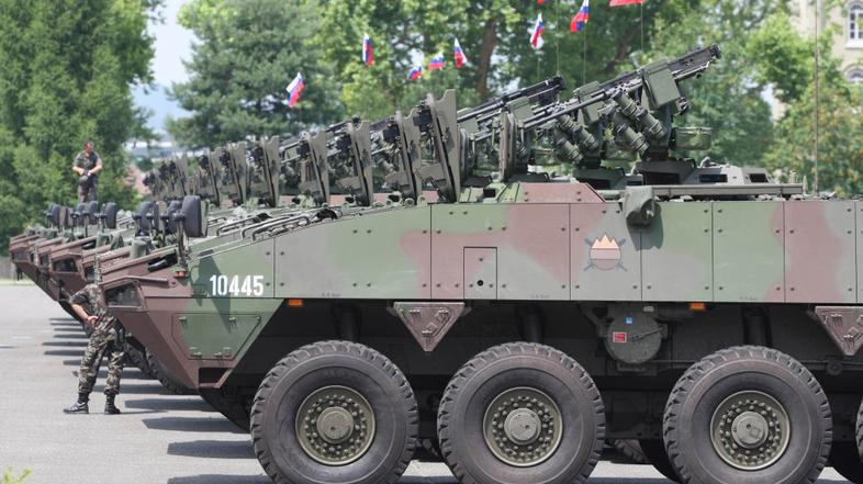 patria, oklepniki, osemkolesniki