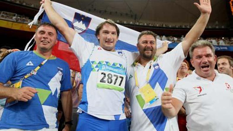 oi2008_kozmus_kevo_fevzer_main