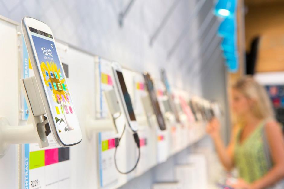 Izbiranje mobilnega telefona | Avtor: Profimedias