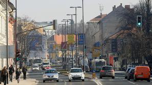 Tržaška cesta bo štiripasovnica z enim pasom za javni promet, kdaj, pa na MOL še