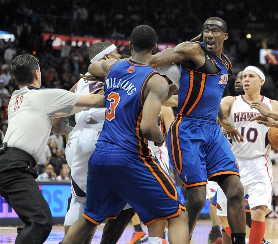 Josh Smith, Shawne Williams in Amare Stoudemire