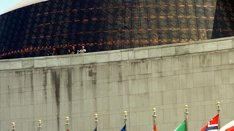 Epruvete s strupom so našli v eni od pisarn inšpektorjev Združenih narodov.