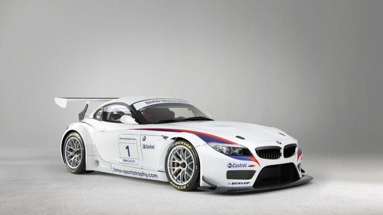 Večina komponent je izdelana iz ogljikovih vlaken, BMW Z4 GT3 zato tehta le 1200